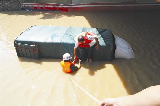 暴雨让武汉市长夜不能寐 誓言让武汉永不渍水