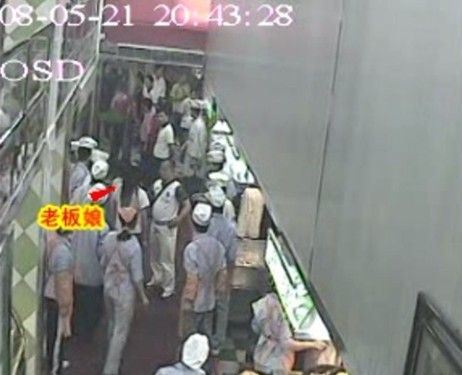 图:干敲敲”在店内受阻 图:干敲敲”在店内受阻