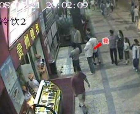 图中的“我”即贵阳千万富翁胡国忠 图中的“我”即贵阳千万富翁胡国忠