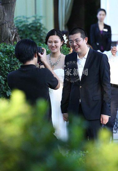 王朔缺席女儿婚礼 好友陈丹青:他没勇气站这