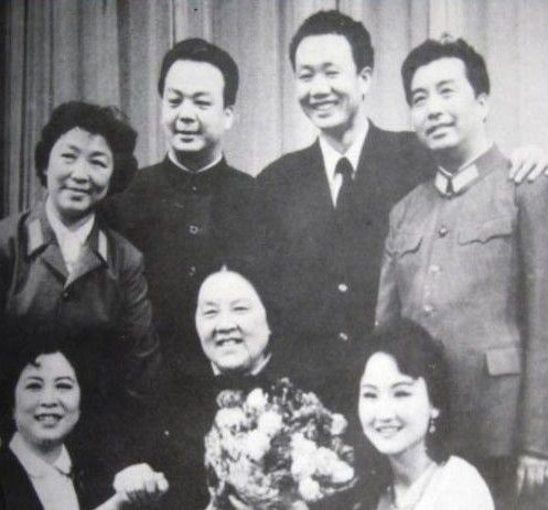揭秘李双江母子情：母亲写词儿子唱(组图)