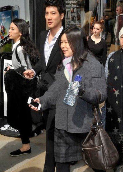 王力宏4月与小女友同游照曝光 甜蜜叹意犹未尽