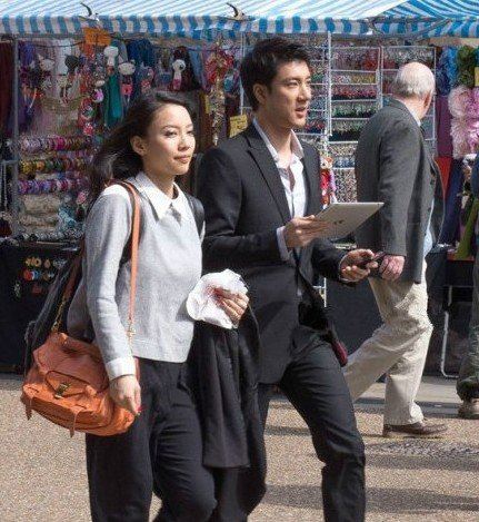 王力宏4月与小女友同游照曝光 甜蜜叹意犹未尽