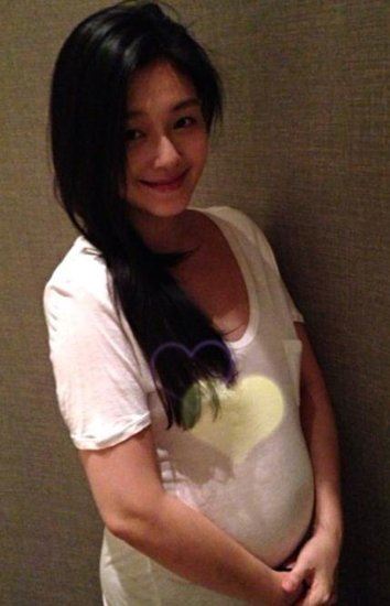 37岁大S造人成功：第1次听心跳 和老公感动痛哭