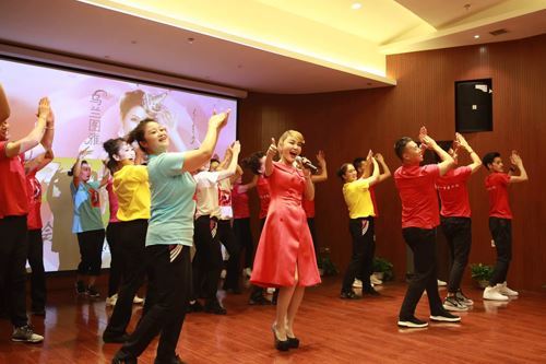 透过发布会看“花开四季”乌兰图雅2017全国巡演新姿态 透过发布会看“花开四季”乌兰图雅2017全国巡演新姿态