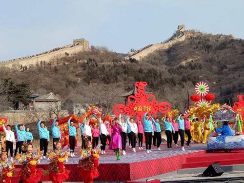 中国节拍主题曲乌兰图雅“一起跳舞吧”专辑在八达岭长城发布 中国节拍主题曲乌兰图雅“一起跳舞吧”专辑在八达岭长城发布