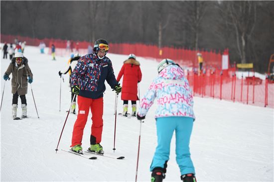 “冬奥冰雪·吉致视界”外籍友人“畅冰雪”“品文化” “冬奥冰雪·吉致视界”外籍友人“畅冰雪”“品文化”