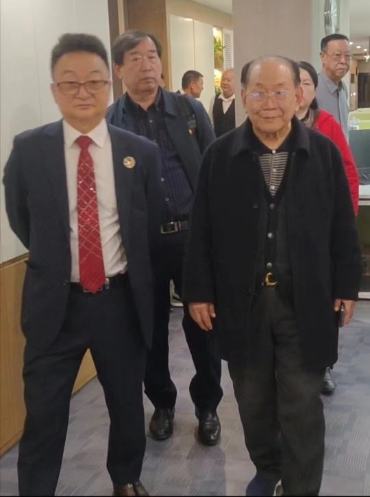 全球和平村董事局主席张学博、世界一带一路供销联盟主席张玉权等领导莅临可喜安集团考察交流