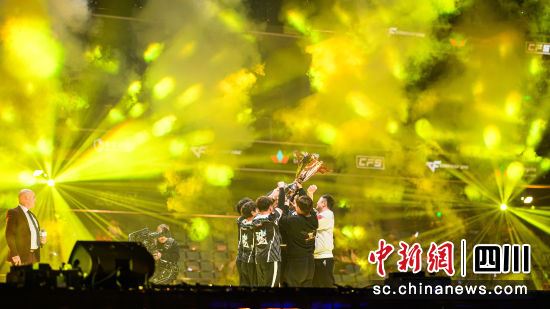 2023穿越火线CFS世界总决赛在10日晚成都高新体育中心举行。成都高新区 供图 2023穿越火线CFS世界总决赛在10日晚成都高新体育中心举行。成都高新区 供图